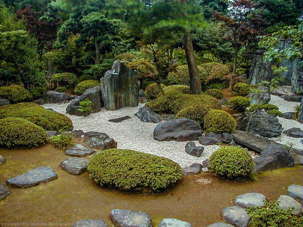 Un jardin japonais combine des éléments basiques pour obtenir plus de variétés.